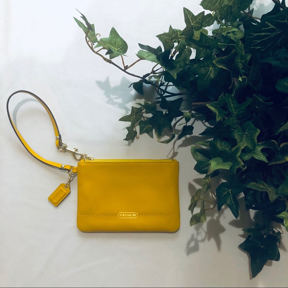 BRAND NEW Yellow coach clutch/wristlet - Picture 1 of 3